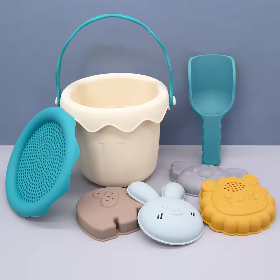 Manufacturer BPA Free Children Silicone Sand Toys Beach Bucket Set with Summer Molds Vacation Essentials